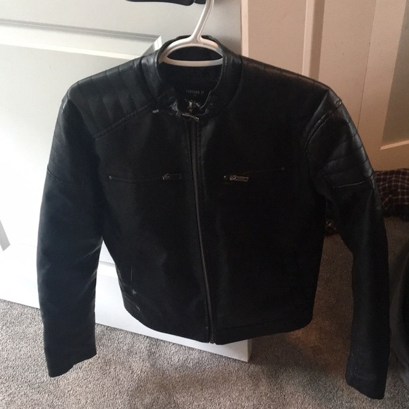 A forever 21 leather jacket - Picture 3 of 10
